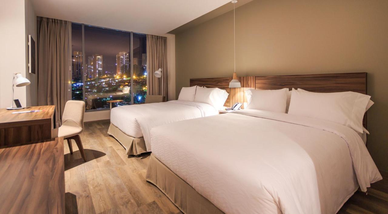 Novotel Medellin El Tesoro Eksteriør billede A room at the hotel