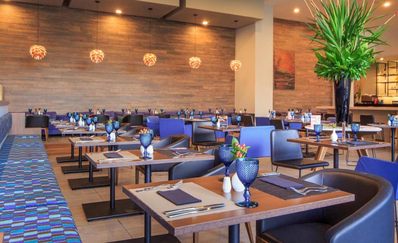 Novotel Medellin El Tesoro Eksteriør billede The interior of the restaurant