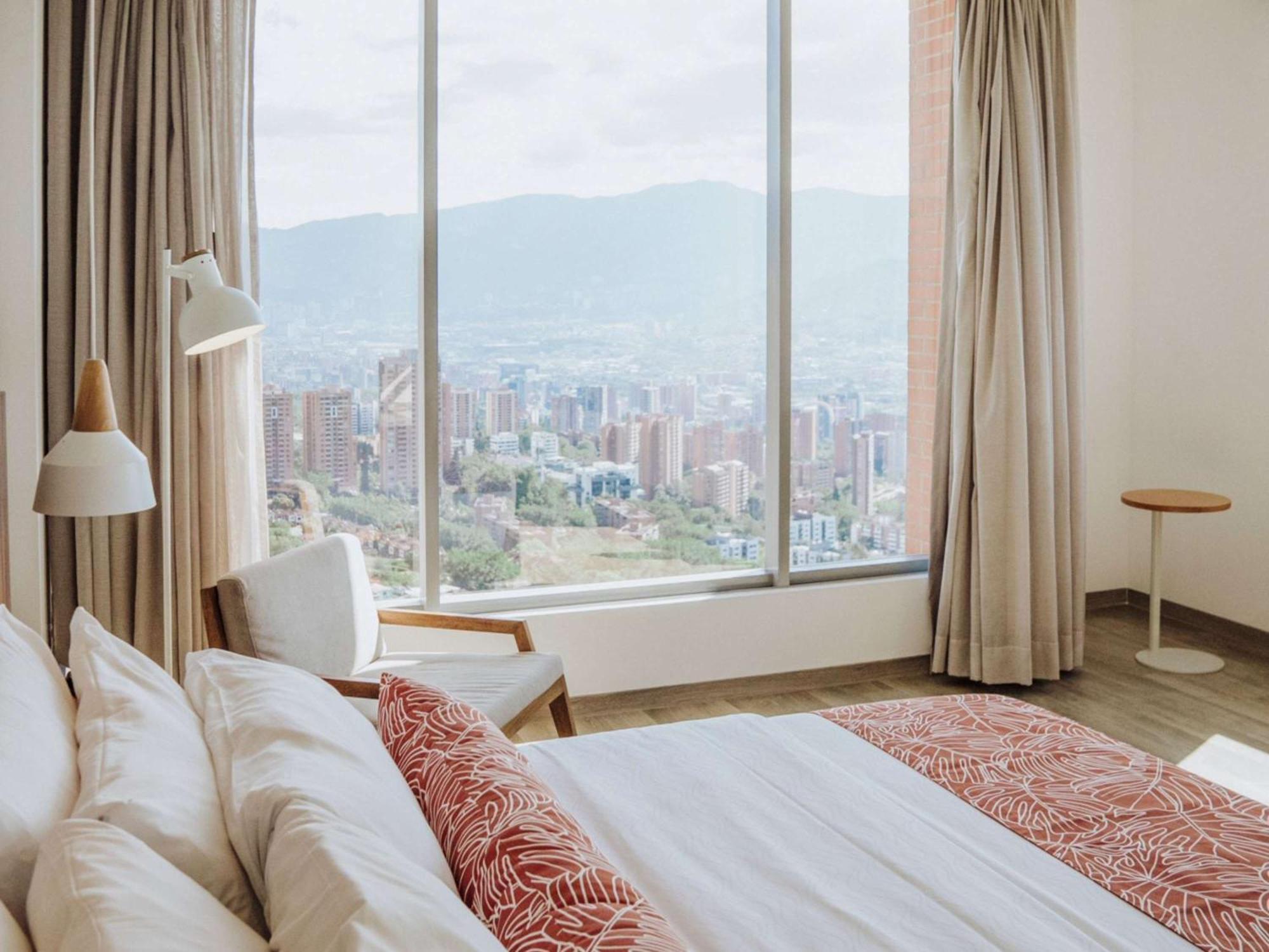 Novotel Medellin El Tesoro Eksteriør billede A bedroom at the hotel
