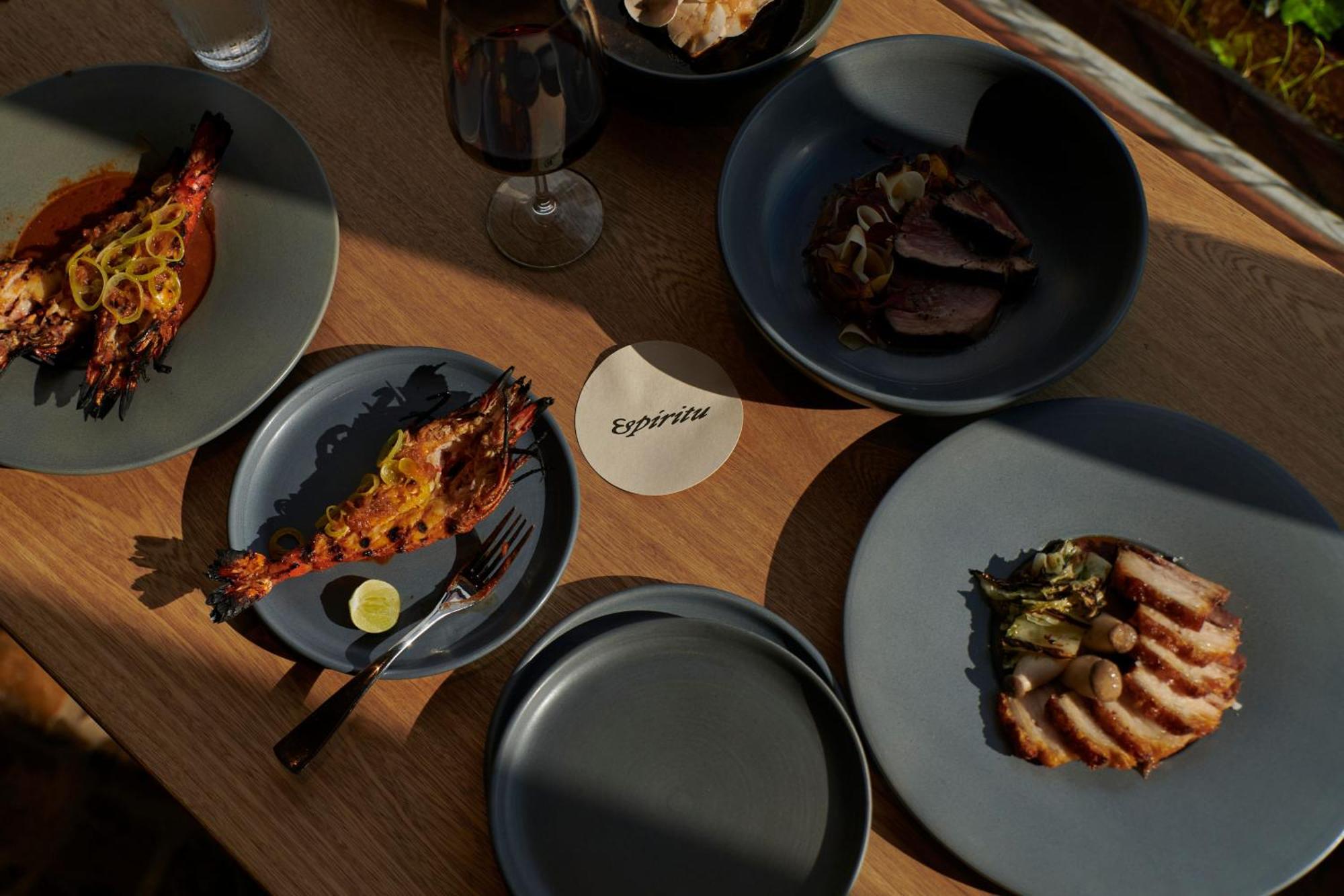 Novotel Medellin El Tesoro Eksteriør billede Dishes at VINE